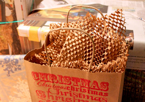 GL_ecowrap_tissue Recycled packaging material as tissue paper.